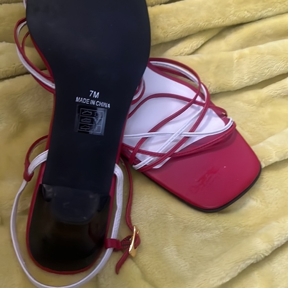 Via Moda Sandals - Picture 3 of 3